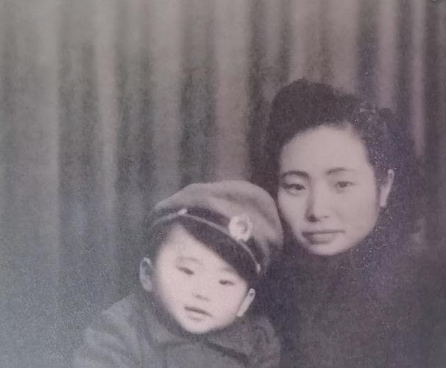 这就是烈士江姐真实的样貌，并非演员扮演，货真价实的罕见照片