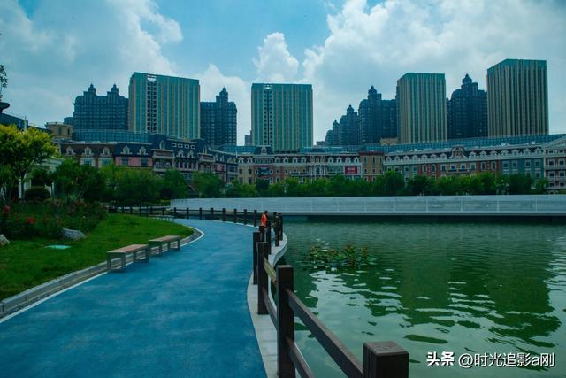 北国未来城沿湖一步一景，迈向生活的自在！