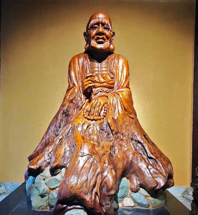 参观根宫佛国博物馆