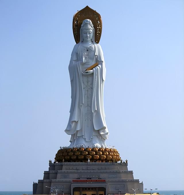 海南富商张晖：花8亿建108米观音像，4年后却死在水中，死因成谜