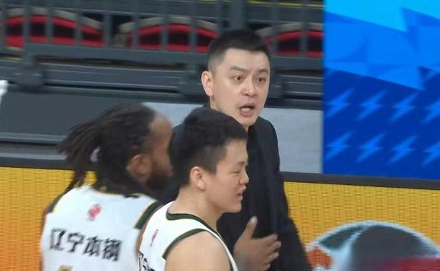 杨鸣失控怒吼裁判遭驱逐！辽宁不败金身告破，北京坐收渔利登顶