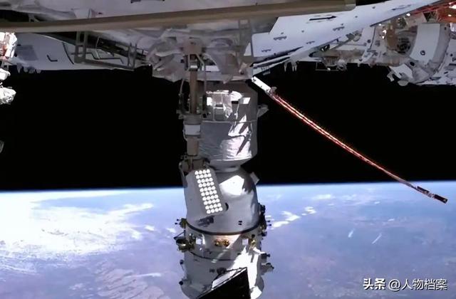 太空碎片威胁升级，神舟二十号飞船遭撞击，6名航天员能否长驻？