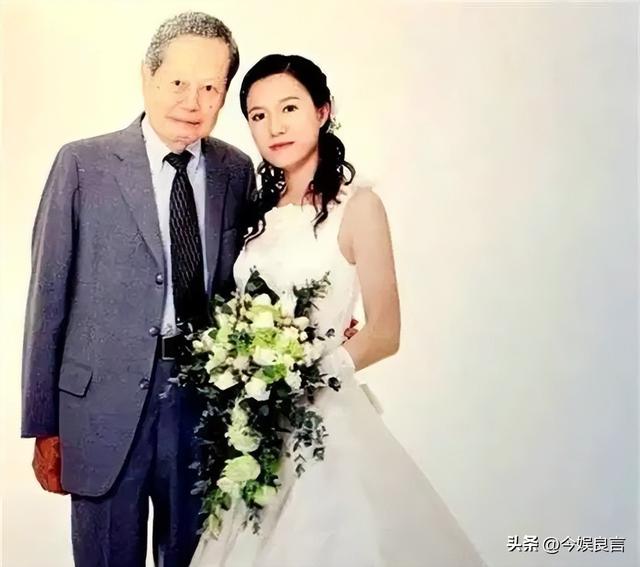 演都不演了？杨振宁去世仅4天，恶心的事就发生了，还不止一件！