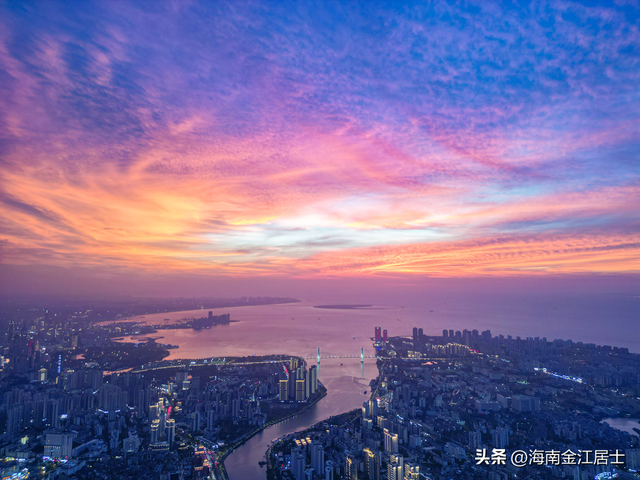 海口湾上空绝美的7月的晚霞（多图）