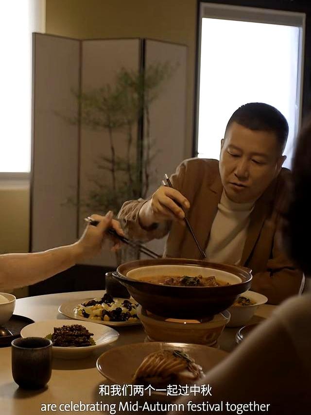 笑不活，王楚钦和爸妈过中秋，化身王怼怼	，说妈妈偏爸又搁哪跟我
