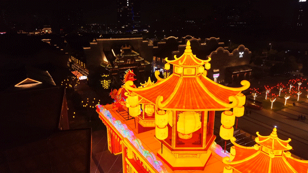 武汉最大发财树，三层楼高，明天亮！