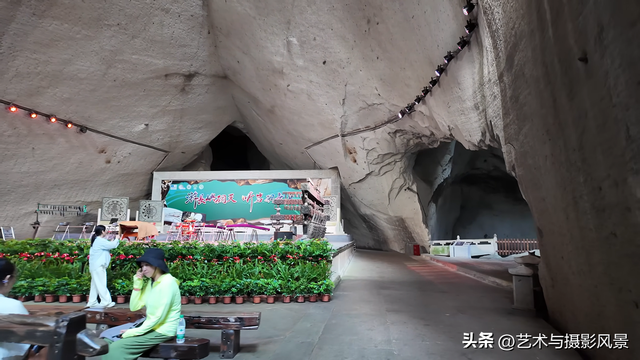 1500年历史的“地下迷宫”：一座从百万吨岩石中凿出的隐秘世界
