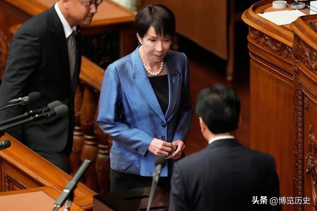 迟迟等不到中方贺电后，高市早苗公开道歉，日本社会面临巨大难题