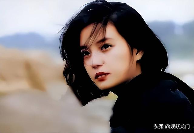 小燕子安好！赵薇封杀4年近况曝光，同名制片人病逝闹乌龙事件！