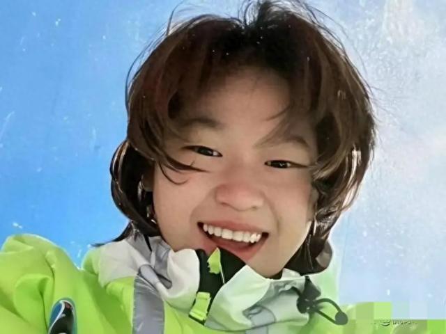 全红婵回队了，她变化很大，身高快170了吧，留起长发，气场更强