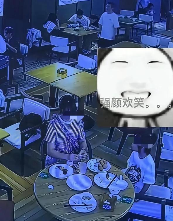 酒店捏蛋女“社会性死亡”：正脸曝光身份被扒，连孩子都跟着丢人