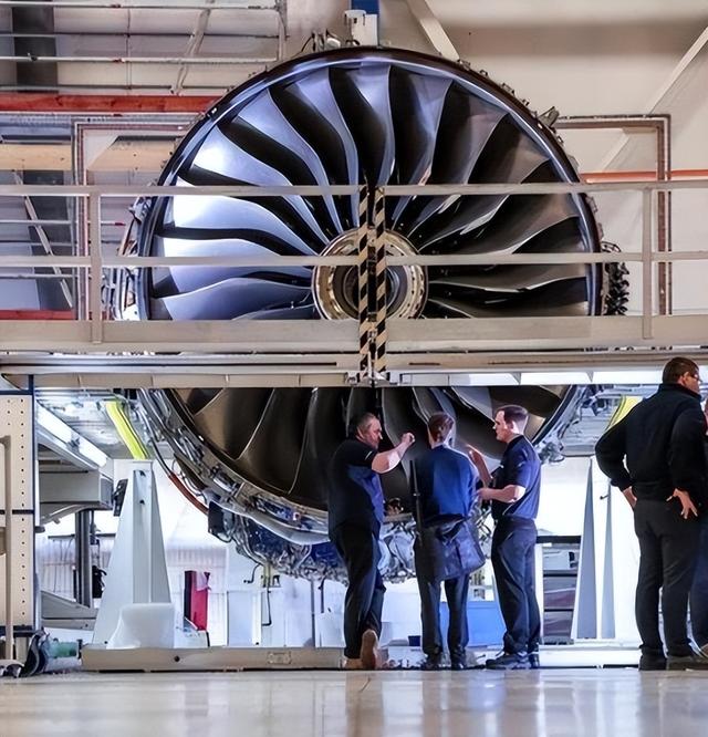 绝不向中国低头！宁愿裁员9000破产	，也不接受中国的帮助