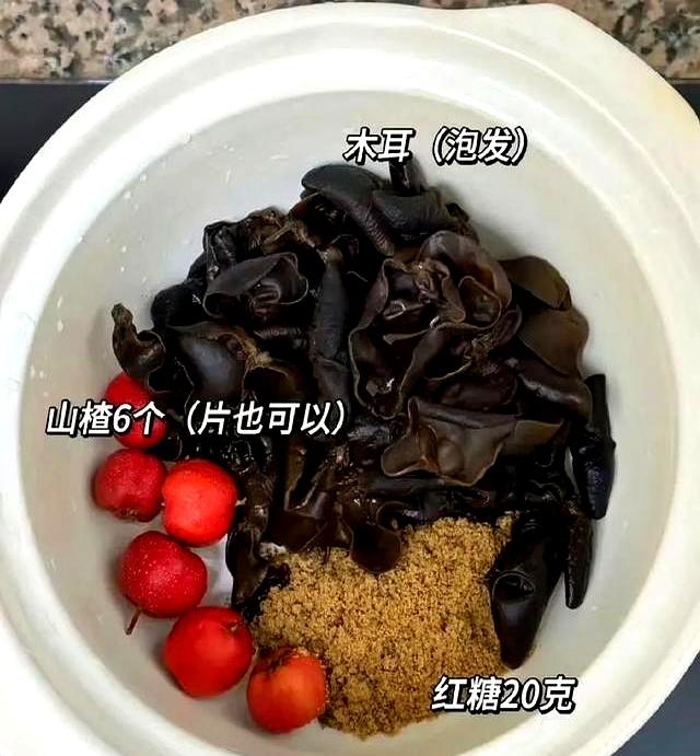 老辈人传的化瘀汤，我连喝三天，手脚暖了肚子不难受了。
