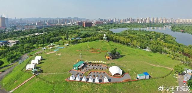 济南华山湿地旁多了一个城际山野公园,度假风拉满,仿佛置身于异国他乡!