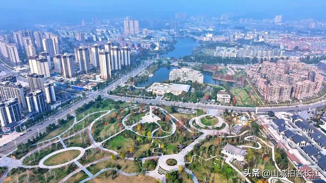 四川南充没铁路的小县城，常住人口排名末尾，凭啥很有发展潜力？