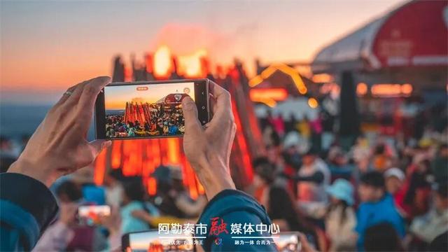 金秋将军山“热力出圈” 山顶派对引客打卡 冰雪预售抢先锁客