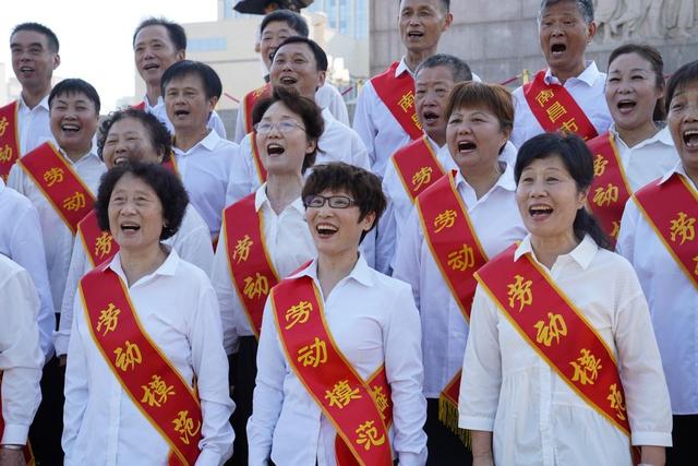 “跟着红歌游江西”第四站走进南昌市西湖区——在红歌传唱中定格：劳模最靓 西湖正红