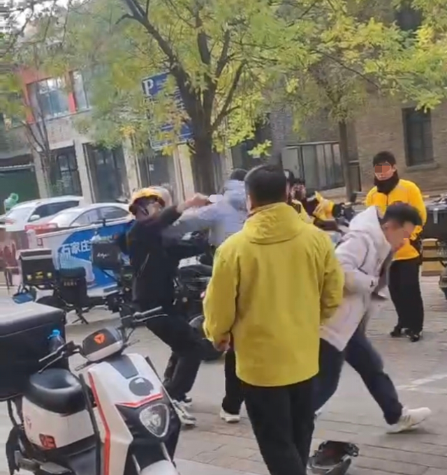 外卖骑手刺伤同事，因排班产生口角，石家庄警方：伤者无生命危险