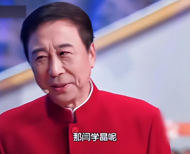 风向变了？央媒公开点名闫学晶	，文案信息量大，32岁儿子也被连累