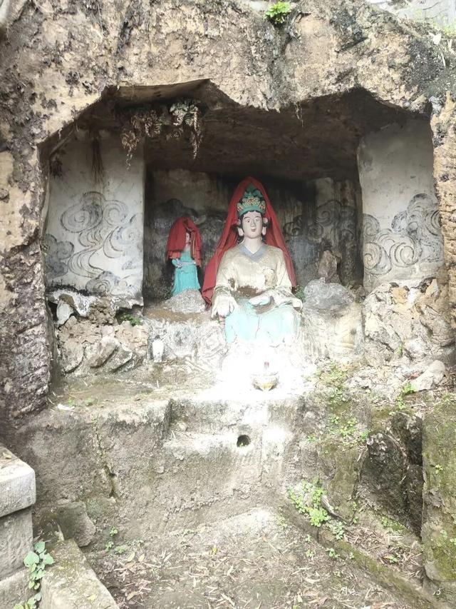 重庆大足深山有一神秘洞窟，洞口对联无人能懂，如同天书