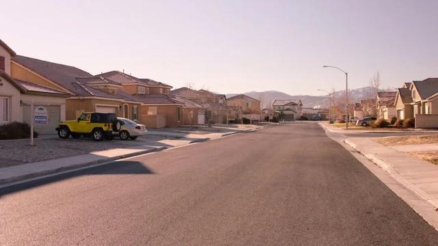 从玻璃箱到红房间：解析《双峰》回归季的超现实密码