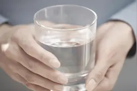 饮水量决定寿命？医生发现：平常喝水达到这个量，或比同龄人健康图片