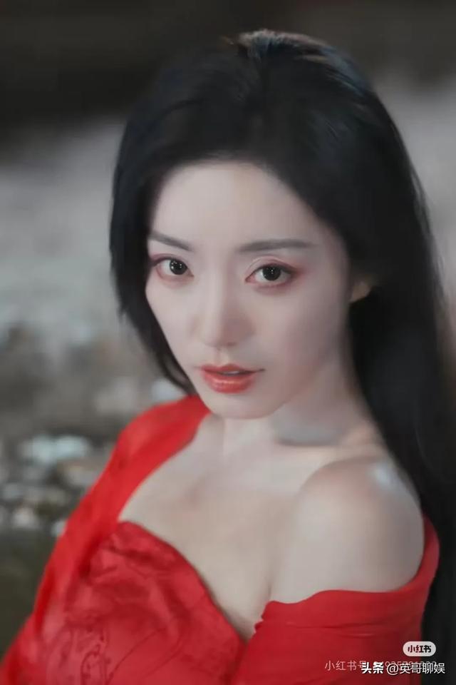 看似「清纯」实则“风骚”的四个短剧女演员，妖艳绝不输“妲己”