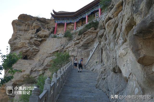 陕北有座“云顶天宫”，1公里山脊薄如刀背，挤了100多座古建筑