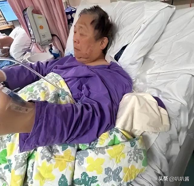 出名后出轨保姆，气死原配，如今77岁的他晚景凄凉，子女与其割席