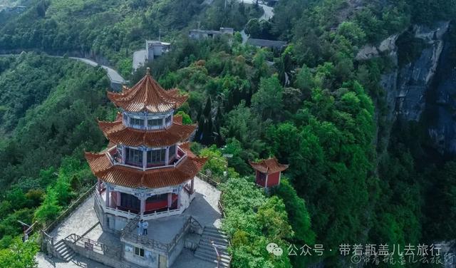 重庆最偏远区县，惨遭两条高铁绕道而过，神秘文化暗藏世界级秘境