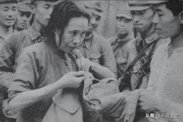 不要被电视剧骗了，这才是日本鬼子的样子，照片里都是罪恶的铁证