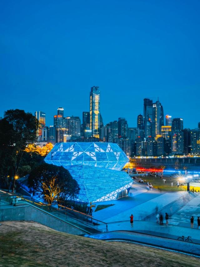 都说成都比重庆还要名气大，两地深度游后，才发现差距真的很大