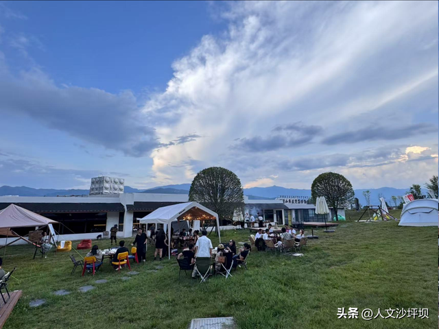百万职工游巴蜀 | 重庆高铁直达的17℃夏天，高山湖泊 × 温泉瀑布×火把节！趁现在人少赶快冲！