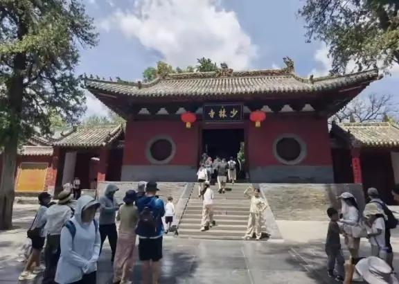 拔萝卜带泥！释永信被抓六天后，释小龙父亲出事，过往黑史全被扒