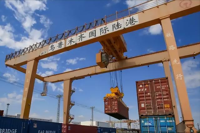 现代化的另一种答案，中巴合作的人文与经济双驱动