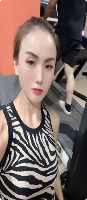 山东跑友张素梅车祸去世，月跑量300多公里，开奔驰，颜值身材好