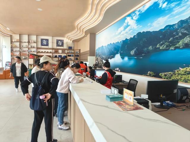 【网络中国节·春节】好山好水年味浓！兴义万峰湖成为游客向往的“诗和远方”