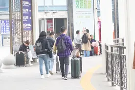 扬州东站单日客发再创新高 Z6成假期最“热”公交线路图片