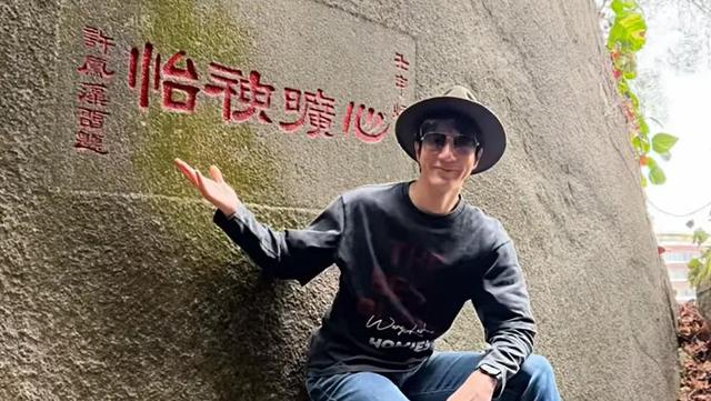 王力宏到厦门虎溪禅寺，探访曾祖父许凤藻1932年题写的：心旷神怡