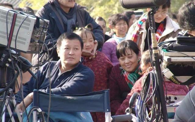 倪萍也没想到，69岁的三婚丈夫杨亚洲，已经开始给全家人争光了