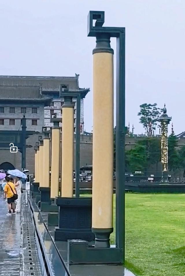 五绝:游西安古城墙