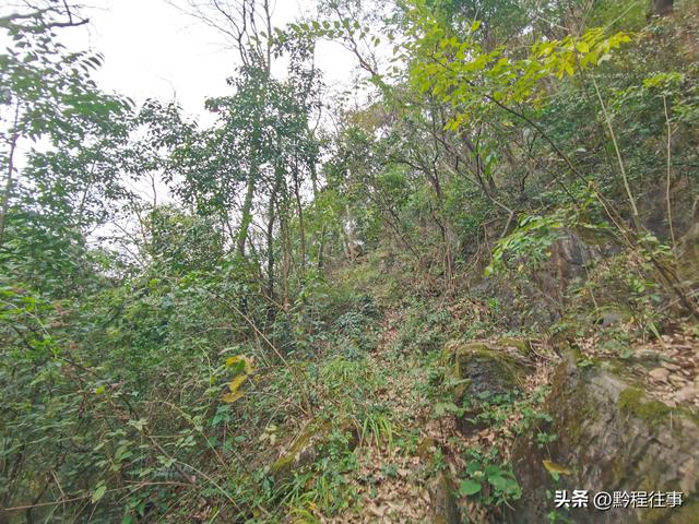 寻找一个最为艰难的躲匪洞，我难到达，土匪也难以到达