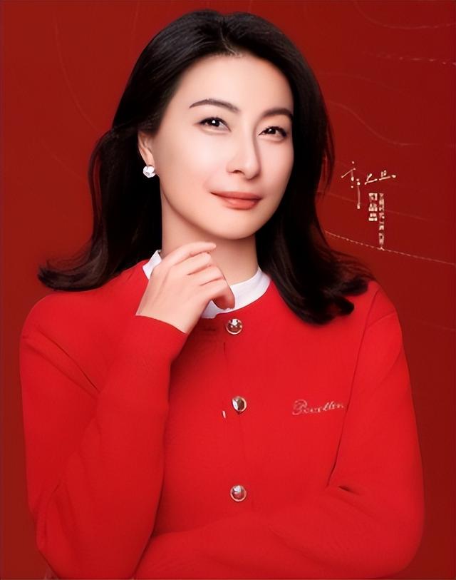 临近年关，轻松"拿捏"霍启刚的郭晶晶	，竟意外走上了倪萍的老路