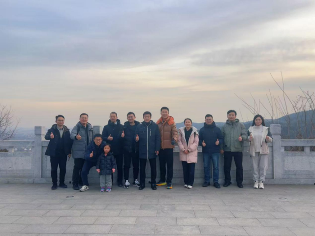 “凝心聚力，共谋新篇”2025年度年会暨西山徒步纪念活动成功举办