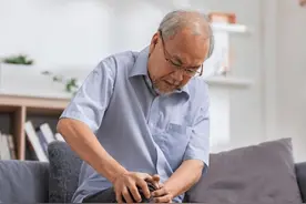 医生建议：常按足三里，除了能养生，或还能缓解这4个老年不适！图片