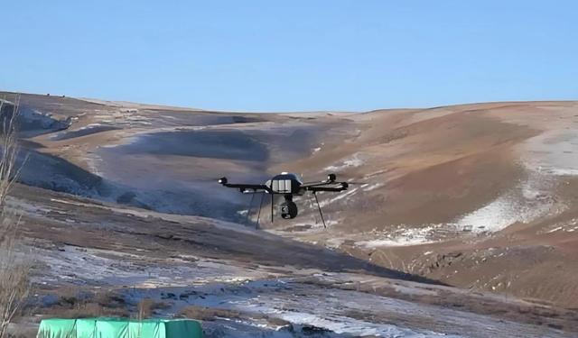 中印边境，印军顶着大雪瑟瑟发抖，中国却派出了机器人，怎么比？