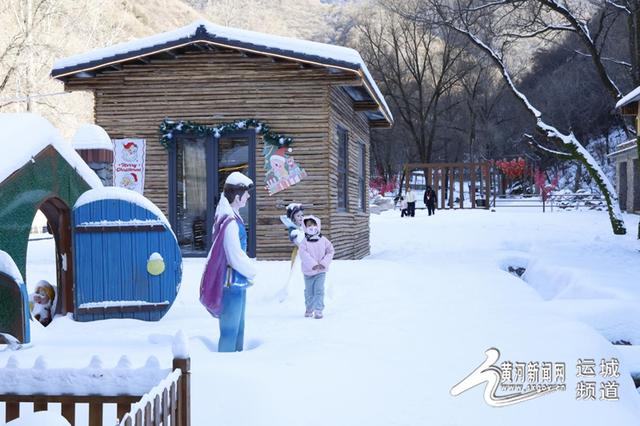 绛北大峡谷：冰瀑缀峡谷 雪趣满山间