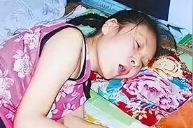 河北巨婴吴桂英，15岁因哥哥两巴掌瘫痪在床20年，多年后揭穿真相图片