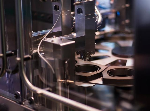 扬眉吐气！国产DUV光刻机研制成功，各国反应：美韩荷都不敢笑了