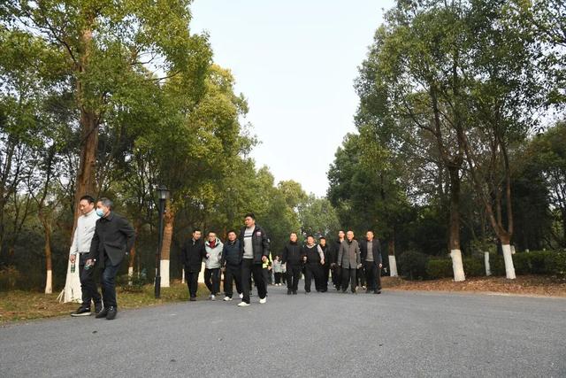 永丰法院开展“登高迎新 健步未来”登山活动